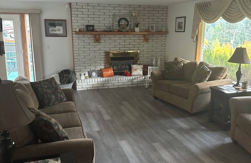 Wallace Haus | 3-bedroom house in charming Silverton with AC, WiFi. Enjoy your stay