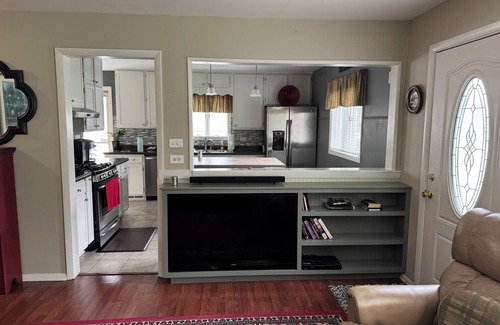 Mundelein Haus | 3-bedroom House in Cozy Mundelein with Private Patio and Grill