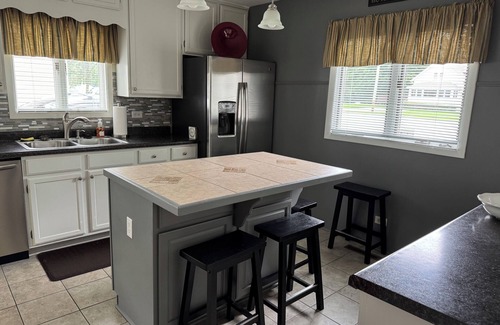 Mundelein Haus | 3-bedroom House in Cozy Mundelein with Private Patio and Grill