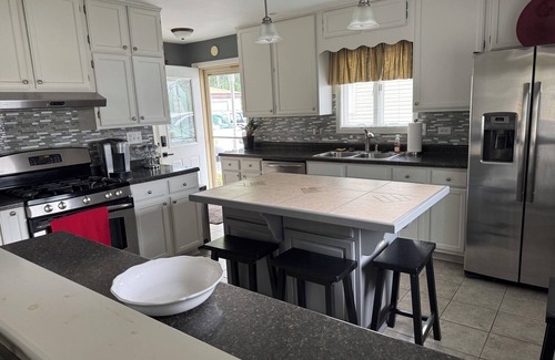 Mundelein Haus | 3-bedroom House in Cozy Mundelein with Private Patio and Grill