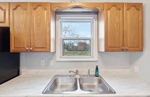 Reynolds Corners Haus | 3-bedroom house in enjoyable Toledo with WiFi, AC