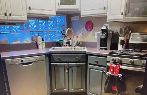 Pierre Haus | 3-bedroom house in lovely Pierre with AC, WiFi. Super host on the other site