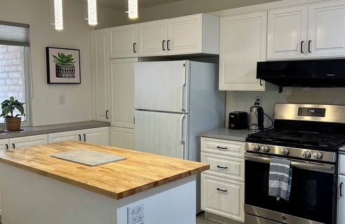 Alamedan Valley Haus | 3-bedroom house in charming Albuquerque with AC