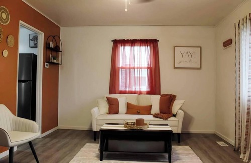 Springfield Haus | 3-bedroom house in enjoyable Springfield with AC, WiFi. Relax and unwind