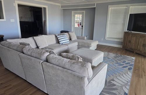 Kreole Haus | 3-bedroom house in welcoming Moss Point with AC, WiFi