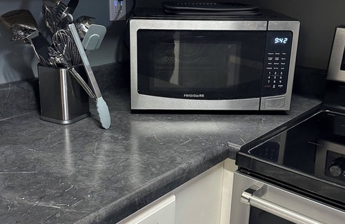 Catherine Haus | 3-bedroom house in welcoming Camden with AC, WiFi. Enjoy a cozy stay