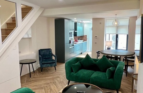 North Wall Haus | 3 bedroom House on New Wapping Street-Dublin 1