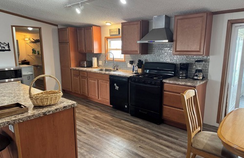 Northwest Haus | 3-bedroom lake house in peaceful Montpelier with AC, WiFi. Enjoy your stay