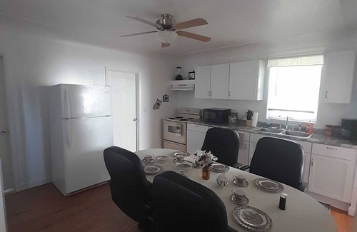 Davison Haus | 3-bedroom lower level of a 100 yr old farmhouse in peaceful Davison with WiFi