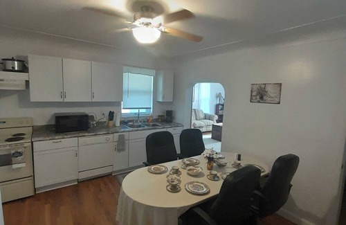 Davison Haus | 3-bedroom lower level of a 100 yr old farmhouse in peaceful Davison with WiFi