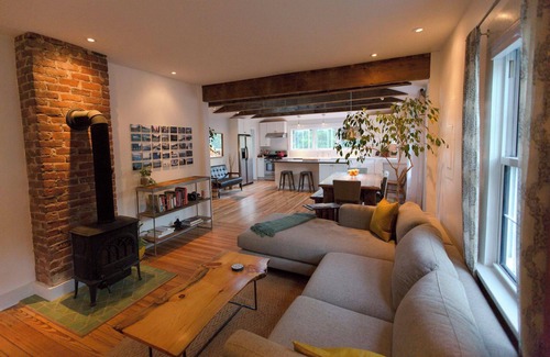 Martha Jefferson Haus | 3-Bedroom Modern Farmhouse with large backyard in downtown Charlottesville