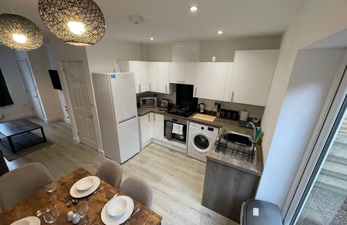 Tunstall Haus | 3 Bedroom New House with WiFi