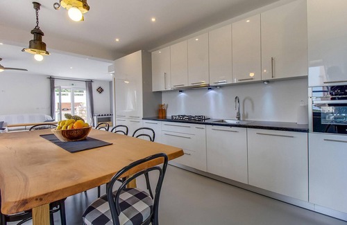 Belej Haus | Tolles Haus in Plat mit Küche