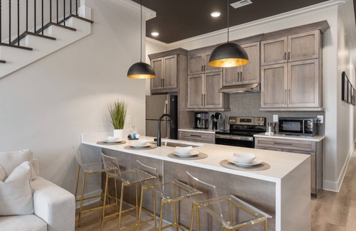 Helena Eigentumswohnung | 3 Bedroom Suite + Loft, Second Floor