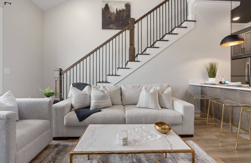 Helena Eigentumswohnung | 3 Bedroom Suite + Loft, Second Floor