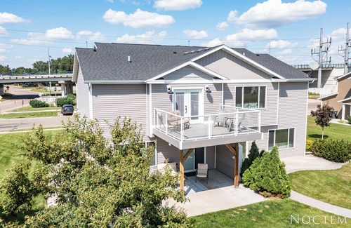 Bismarck Haus | 3-Bedroom Waterfront Home Minutes from Downtown Bismarck