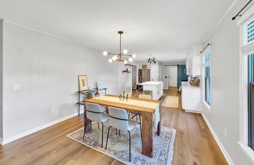 Murray Haus | 3 Bedrooms 8 Guests Modern Ranch Retreat on Half Acre