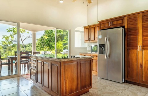 Ojochal Haus | 3 bedrooms-sleeps 7. Ocean views. Ojochal.