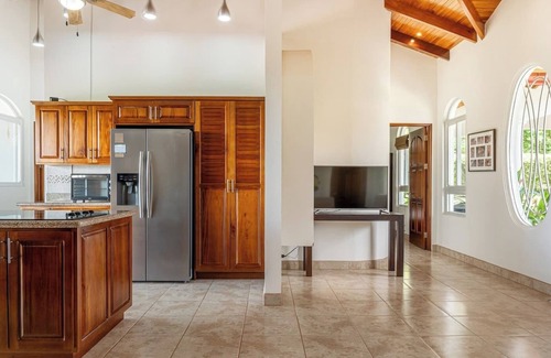 Ojochal Haus | 3 bedrooms-sleeps 7. Ocean views. Ojochal.