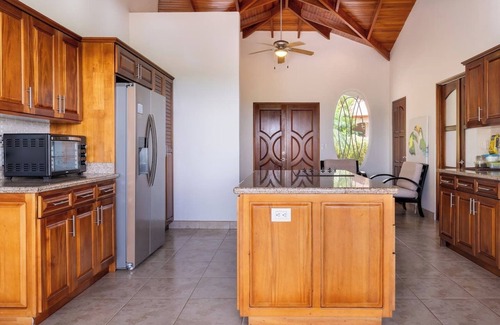 Ojochal Haus | 3 bedrooms-sleeps 7. Ocean views. Ojochal.