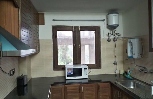 Mashobra Wohnung | 3 BHK, Luxuriöses Homestay-Apartment mit sicherem Parkplatz