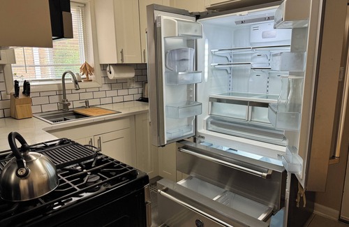 Skokie Wohnung | 3-BR/1.5 BATH 1st Flr Skokie Apt 2-Car driveway Parking Near Evanston/Chicago