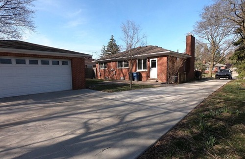 Dicken Haus | 3-BR Sauber, komfortabel, zu Fuß zum Big House & more