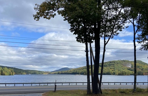 Greenwood Haus | 3 BR lake house minutes from ski resorts