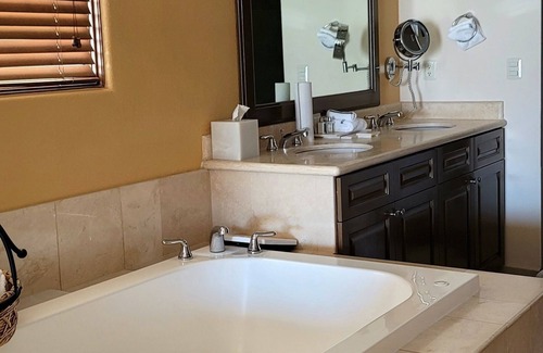 Loreto Resort | 3-BR Luxury Suite on premier floor bay view at Villa del Palmar