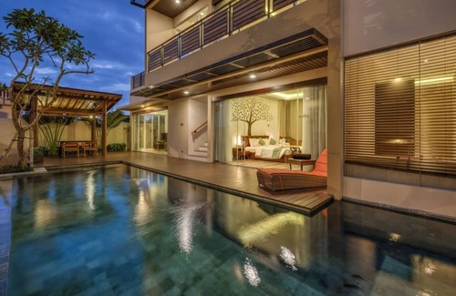 Kampial Villa | 3 BR Geräumige Luxusvilla in einer ruhigen Gegend und doch in der Nähe von Annehmlichkeiten in Nusa Dua