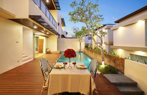 Kampial Villa | 3 BR Geräumige Luxusvilla in einer ruhigen Gegend und doch in der Nähe von Annehmlichkeiten in Nusa Dua