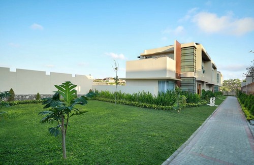 Kampial Villa | 3 BR Geräumige Luxusvilla in einer ruhigen Gegend und doch in der Nähe von Annehmlichkeiten in Nusa Dua