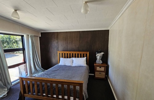 Lake Ferry Haus | 3 brm house