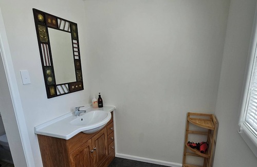 Lake Ferry Haus | 3 brm house