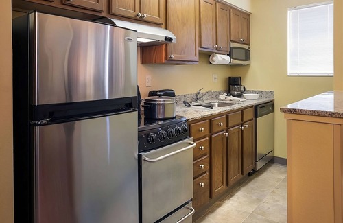 Shea Business Park Hotel | 3 Comfortable Units With Swimming Pool and Kitchen, Pets Are Allowed!