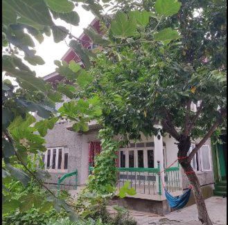 Srinagar Haus | 3 KMS TO DAL LAKE 2BR IN A RESIDENTIAL HOME
