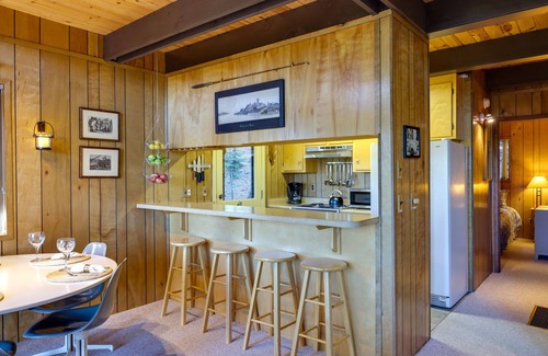 Arnold Kabine | 3 Mi to Big Trees State Park: Cabin w/ Deck