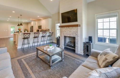 Auburn - Opelika Haus | 3 Mi to Campus Auburn Home with Deck and Fire Pit