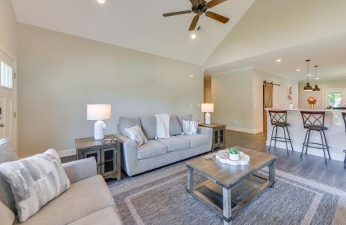 Auburn - Opelika Haus | 3 Mi to Campus Auburn Home with Deck and Fire Pit