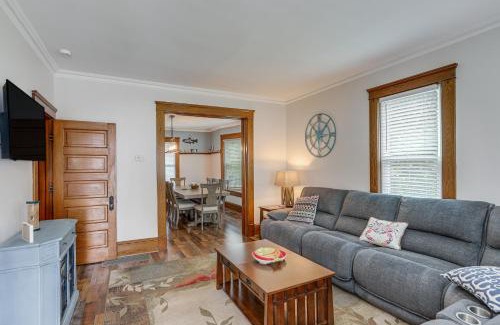 Sandusky Haus | 3 Mi to Cedar Point Sunny Sandusky Home with Yard