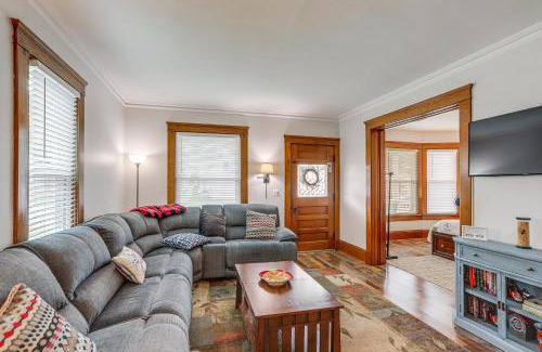 Sandusky Haus | 3 Mi to Cedar Point Sunny Sandusky Home with Yard