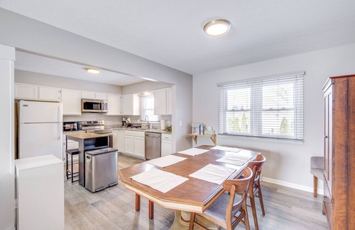 Fairlawn Haus | 3 Mi to Cuyahoga Valley NP: Fairlawn Family Home!