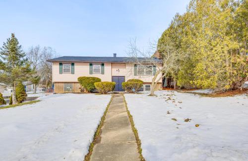 Bath Haus | 3 Mi to Cuyahoga Valley NP Fairlawn Family Home!