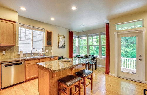 Bothell Haus | 3 Mi to Dtwn Bothell: Quaint Family Home w/ Patio