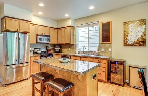 Bothell Haus | 3 Mi to Dtwn Bothell: Quaint Family Home w/ Patio