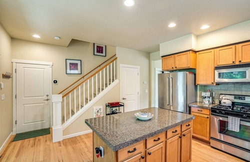 Bothell Haus | 3 Mi to Dtwn Bothell: Quaint Family Home w/ Patio