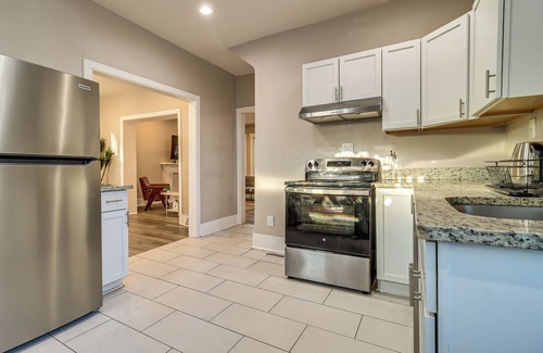 Detroit Haus | 3 Mi to Dtwn Detroit: Spacious Home w/Yard!