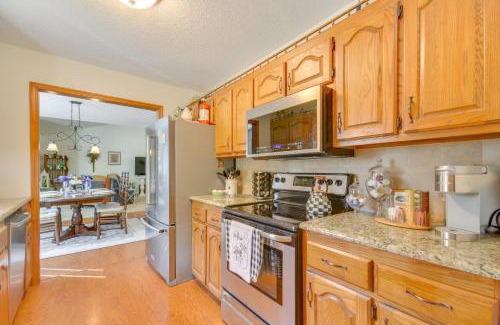 Jefferson City Haus | 3 Mi to Dtwn Jefferson City Family Home with Deck