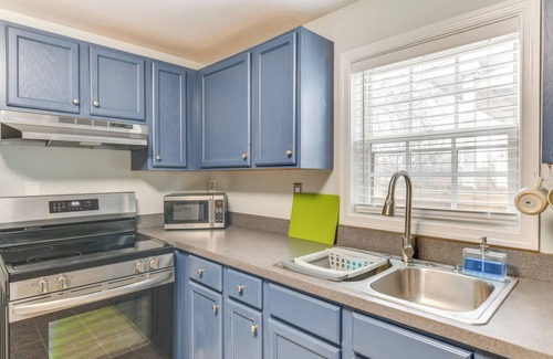 Manchester Haus | 3 Mi to Dtwn: WFH-Friendly Richmond Retreat!