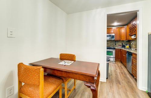 Herndon Haus | 3 Mi to Dulles Airport D C Area Townhome